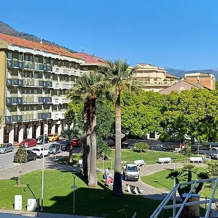 Roma 8 Centralissimo דירה Marina dʼAndora
